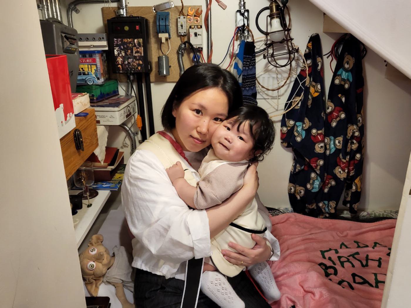 지유랑 같이 찍는 첫 사진인거 같은데👶🏻앞머리 자르러 가기는 귀찮고....
그렇게 계속 기르는중이에유....😗
루시로다 아기띠는 아직 어렵그 지유는 안아달라하고 대환장파티에유🤦‍♀️
그래도 사랑해💛💛
#딸랑구#돌준맘#언제#엄마랑#해리포터볼래