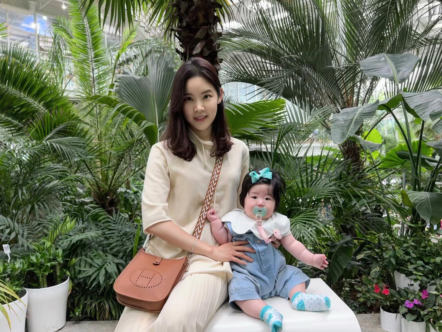 규모가 어마무시한 
파주 식물원카페 문지리535.
👶🏻 식물 구경 잘 하는 것 같아 더 즐거운 나들이

#문지리535 #문지리535카페 #아기랑 #아기랑갈만한곳 #파주카페