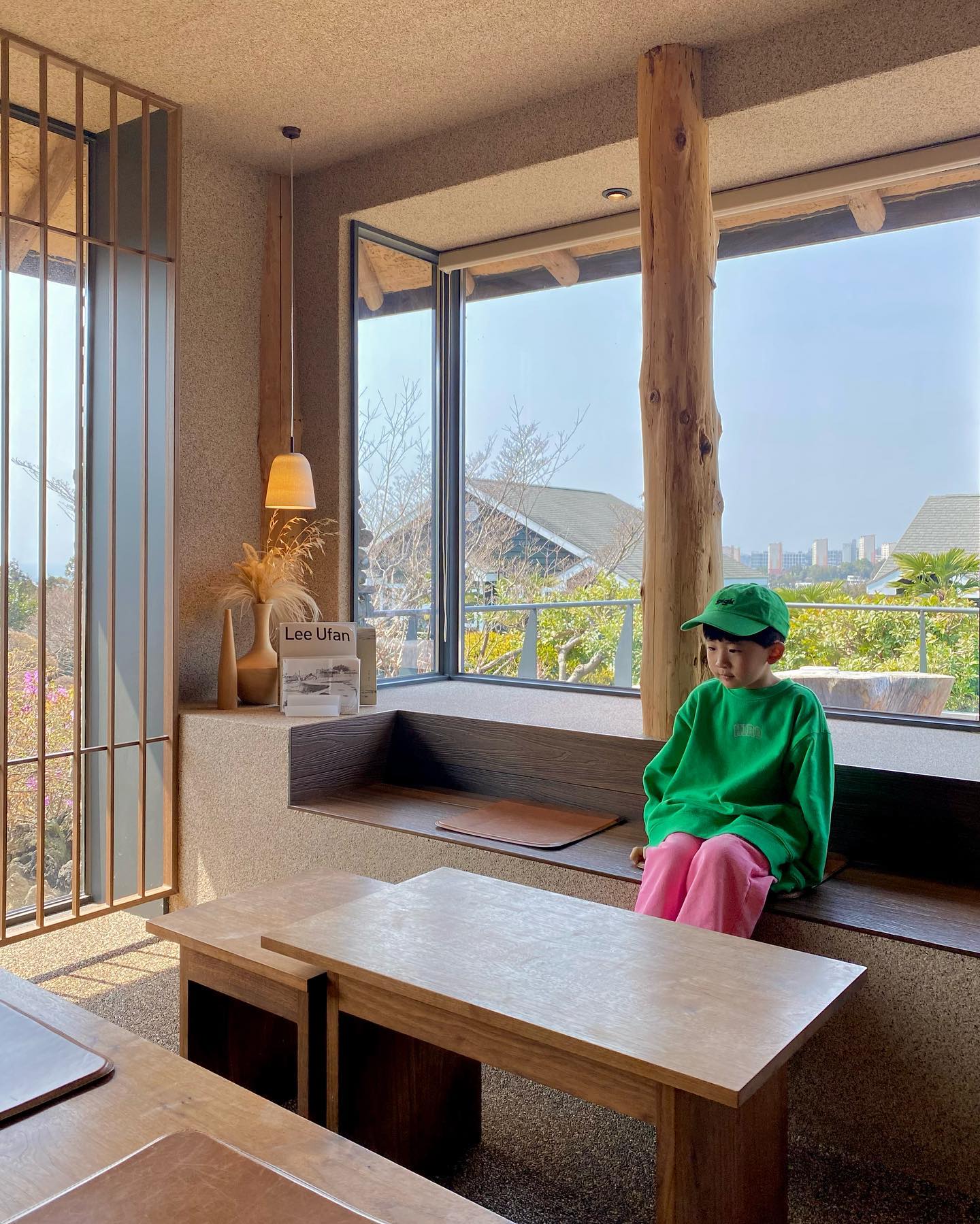 ෆ
⠀
3/14-3/18 은재네 세번째 제주여행ෆ⠀
⠀
제주여행 3일차, 숨도🌿🍊

⠀
카페마저 예쁨 가득했던 숨도🪴
고디바에서 딸기음료 먹는 특이한 우리 오빠는
이날도 하귤에이드 대신 흑임자라떼🤣
⠀

#은재네제주여행
#숨도
#숨도카페 
#제주여행
#아이랑여행 
#아이와제주
#아이와제주여행
#하귤에이드 
#5월히브로 
#hiro_store_ 
#히로브라더스