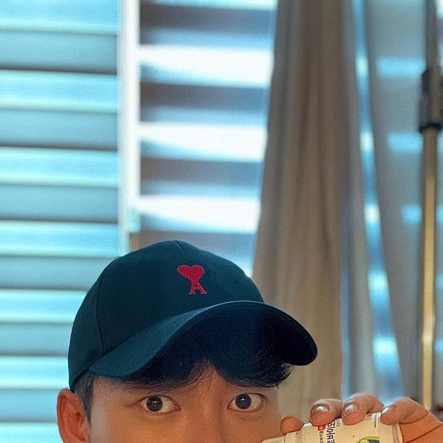 서유백 on Instagram: "#광고 유산균 유목민들을 위한 찐 제품이 나왔습니다👍 (주)마이크로바이옴에서 유바이오시스 프로바이오틱스를 보내주셨는데요❣️ 이번이 첫 리뷰이벤트라 후기가