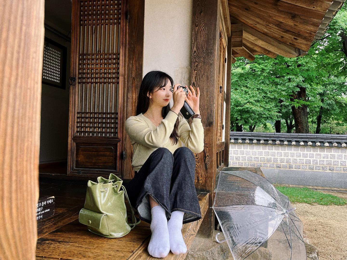 2023.05.29
비오는 날, 방구석에 숨어있던 카메라 가지고서 
무작정 혼자 떠난 전주여행 📸

내 왕발 부끄럽다 ,,