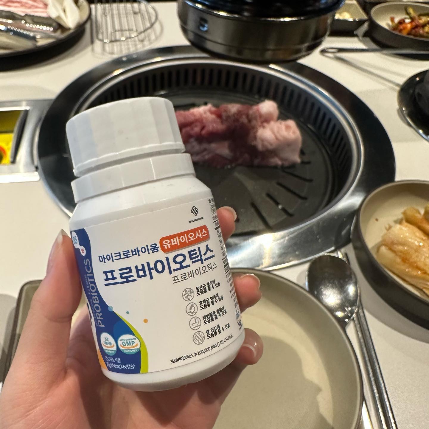 #광고 인스턴트,야식,기름진음식을 즐기는 분들 주목❗️

(주)마이크로바이옴에서 마이크로바이옴 유바이오시스 프로바이오틱스를 제공  받아 먹어봤지만 !! 효과가 너무 좋은 유산균이에용-!

전 "마이크로바이옴 포스트바이오틱스 프로바이오틱스" 에서 현 "마이크로바이옴 유바이오시스 프로바이오틱스"로 리뉴얼 되었구 현재 누적판매량 80000병이나 된다고 해용(피지컬갤러리가 인정한 유산균이라구도 하네용👍)

이 유산균은 프로 + 프리 + 유산균 배양건조물(= 포스트바이오틱스) 제품으로 하루에 한 알만으로 장 건강을 도와주고, 인정된 기능성 균주로 장내 유산균 증식 및 유해균 억제 도움을 줄 수 있으며, 배변활동 원활에 도움을 줄 수 있고, 장 건강에 도움을 줄 수 있어요!! 또한 다양한 원료 부원료 함유
갈색지방 활성화시켜 비만의 예방 또는 치료 효과를 주는 균의 유산균배양건조물(=포스트바이오틱스)함유, 항 염증 효과 유산균배양건조물(=포스트바이오틱스) 함유하고 있다고 해용⭐

그 외에도 미국 특허 유산균 코팅법 적용으로 유산균 생존률 Up/GMP인증시설 안전 제조/냉장 보관 아닌 상온 보관 OK/꼼꼼한 원료 배합 향료 무첨가/꼼꼼한 원료 배합 향료 무첨가 등 엄청난 장점이 많은 유산균 이립니당!!

이제까지 리뷰 이벤트한 적 없어서 구매 사이트에 들어가 보면 완젼완젼 100% 솔직 담백 리얼 후기들이 있으니 참고해주세용❤️

<<이벤트>>

✔️이벤트① 
리뉴얼 기념 45,000원 -> 39,000원 할인❗️❗️

✔️이벤트② 
3병 이상 선택 후 배송메세지(=요청사항)에 "리뷰어"의 인스타그램 ID 기재 (3병 당 글루텐쿡 5포 1개, 6병= 글루텐쿡 5포 2개 식으로 진행) 
예시 => 배송메세지(요청사항) : (리뷰어)인스타 m._.biome / 부재 시 전화 주시거나 문자 남겨 주세요.

✔️이벤트② 
3병 구매 시 글루텐쿡5포(13,000원) 제품 증정 (선착순으로 재고소진 시 자동 마감)
(3병 당 글루텐쿡 5포 1개, 6병= 글루텐쿡 5포 2개 식으로 증정)

※ 위 이벤트는 (주)마이크로바이옴 네이버 스마트스토어에만 진행됩니다.
[URL : https://url.kr/b4jtxc => m._.biome 인스타  프로필 링크로 접속 or 네이버 "글루마켓" 검색]

#마이크로바이옴#포스트바이오틱스#유바이오시스#가족유산균#프로바이오틱스#프리바이오틱스#신바이오틱스#유산균배양건조물#필수영양제#홈쇼핑유산균#홈쇼핑유산균추천#마이크로바이옴유바이오시스#유산균#온가족유산균#장면역력유산균#변비유산균#장건강유산균#선물용유산균#부모님유산균#어린이유산균#임산부유산균#차세대유산균#유산균추천#장트러블유산균#프리미엄유산균#군대유산균#헬스유산균#운동유산균