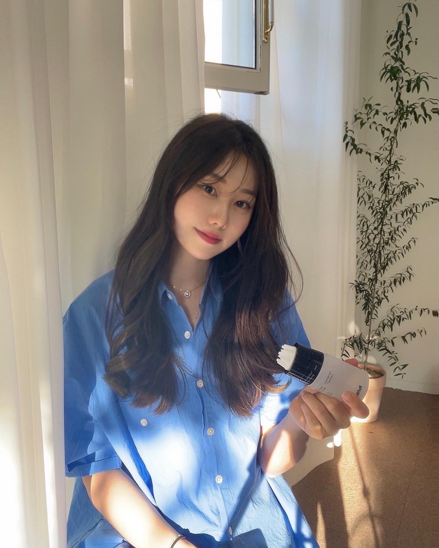 #광고 #리필드탈모케어 

#사이토카인부스터플러스 
#사이토카인키트스타터 1BOX

한 살 한 살 나이를 먹어갈수록
점점 얇아지고 빠지는 머리카락
요즘은 피부 관리보다 
헤어 관리에 더 신경 쓰는 것 같아요.

특히 날이 더워지니 두피 열감으로 인해
머리카락이 점점 더 빠지더라구요.

#리필드쿨링부스터 는

아침 저녁으로 톡톡 두드리는 간편한 사용으로 
두피를 시원하게 가꿔줘요. 
확실히 두피에 영양이 공급되고 쿨링이 되니 
머리카락이 굵어지는 것 같더라고요 
향도 무향이라 거부감 없이 사용 가능해요. ➰🫧

📍탈모 연구만 30년한 서울대 의대 출신의 양미경 박사가 최초로 발견한 사이토카인 함유
📍하이드롤라이즈드케라틴+ 세라마이드 성분이 함유 돼 두피에 충분한 수분 공급
📍탈모 3대 성분, 특허 성분 2종이 최적의 비율로 함유
📍폴라보노이드 컴플렉스가 두피 진정

아래 링크로 들어가시면 
리필드 키트 스타터 무료 체험도 하실 수 있어요.
https://refilled.co.kr/shop/78 

#리필드 #두피관리 #두피토닉 #두피영양제 #홈케어추천 #홈케어제품 #리필드0원 #리필드무료 #리필드키트스타터 #리필드스타터키트