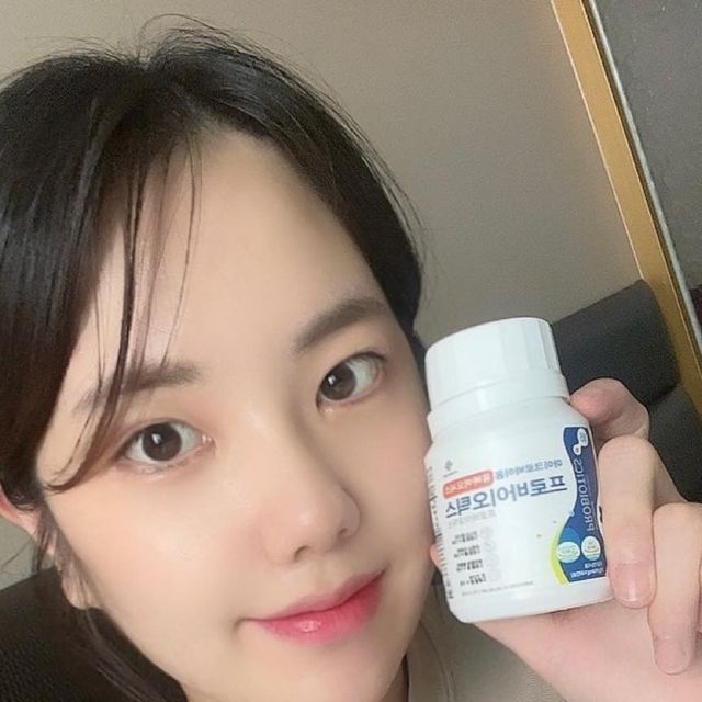 🏷️ 2023년생 토끼띠 육아소통 🐰🩷 on Instagram: "__#광고
출산가방에 빼놓지 않고 챙겼던 유산균!!
임신하고 철분을 먹기 시작히면서 화장실 가기가 힘들었어요!
이것저것 좋다는 유산균 다 먹어보고 드디어 정착한 유산균🫶🏻
출산 이후 병원&조리원생활을 같이했던 신랑도 자리가 불편했었는지 화장실을 잘 못가서 둘이서 아주 잘 챙겨먹고 있답니다! 효과굿ㅎㅎ👍🏻
-
우리가족 건강, 하루 한알로 든든하게 챙기기 어떠세요?!💝
-
-
-
✅리뉴얼
전 : 마이크로바이옴 “포스트바이오스틱” 프로바이오틱스
현 : 마이크로바이옴 “유바이오시스” 프로바이오틱스
✅
현재까지 누적 판매수량 8만병 이상
(홈쇼핑+쇼핑몰)기념으로 이벤트 진행
✅
이제까지 리뷰 이벤트한 적이 없어 100% 리얼 후기
-
-
-
🔆이벤트
1. 리뉴얼 기념 45,000원 -> 39,000원 할인 행사 중
2. 3병 구매 시 글루텐쿡5포(13,000원) 제품 증정
(선착순으로 재고소진 시 자동 마감)(3병 당 글루텐쿡 5포 1개, 6병= 글루텐쿡 5포 2개 식으로 증정)
URL : https://url.kr/q69aex 
-
🔆위 이벤트는 (주)마이크로바이옴 네이버 스마트스토어
에만 진행됩니다.
-
-
-
#마이크로바이옴#포스트바이오틱스#유바이오시스#가족유산균#프로바이오틱스#프리바이오틱스#신바이오틱스#유산균배양건조물#필수영양제#홈쇼핑유산균#홈쇼핑유산균추천#마이크로바이옴유바이오시스#유산균#온가족유산균#장면역력유산균#변비유산균#장건강유산균#선물용유산균#부모님유산균#어린이유산균#임산부유산균#차세대유산균#유산균추천#장트러블유산균#프리미엄유산균#군대유산균#헬스유산균#운동유산균"