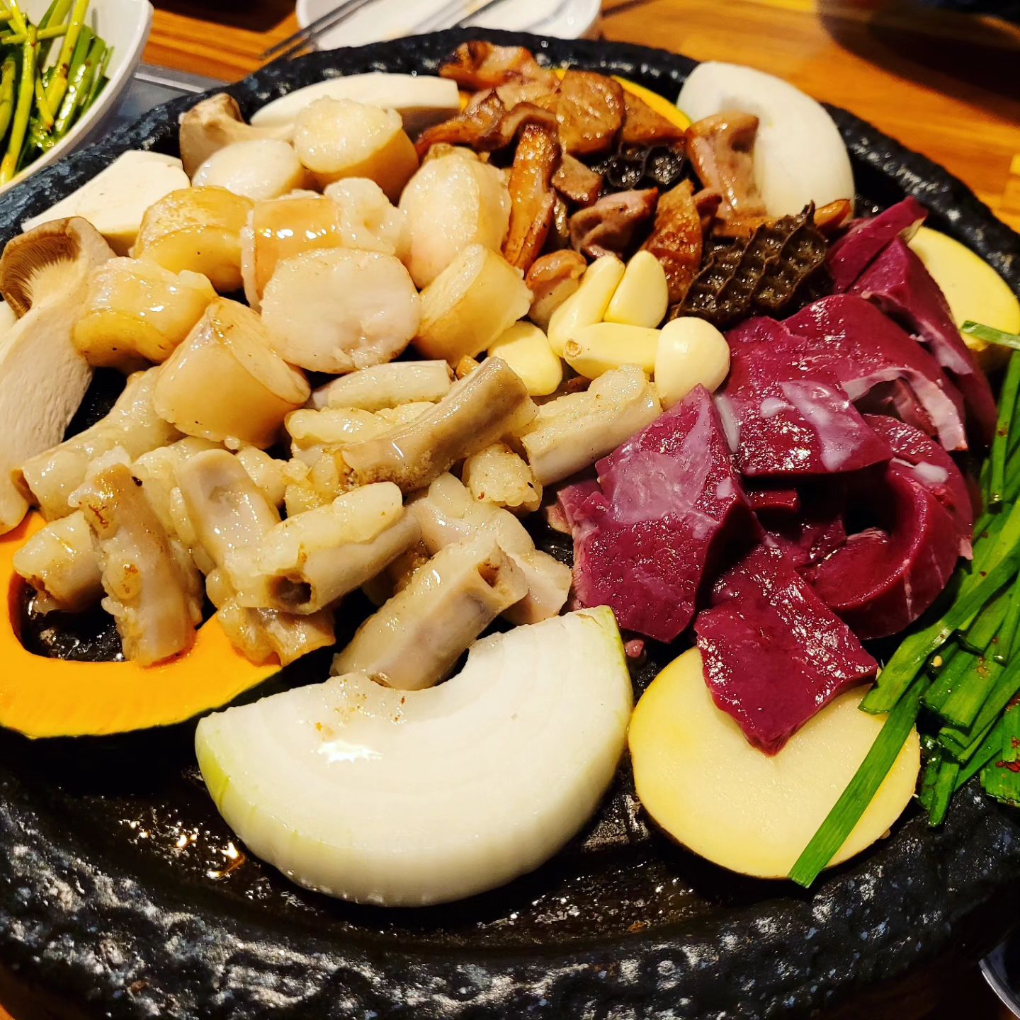 #20230526 #황소돌곱창

곱창곱창 노래를 부르다 여동이랑 남치니랑 방문😋
요기 세번째 방문인데 역시 맛있어요👍
모둠으로 2판이나 먹었더니 아주 든든🤤
얼큰라면도 주문해봤는데 좋은선택이였다🤭
