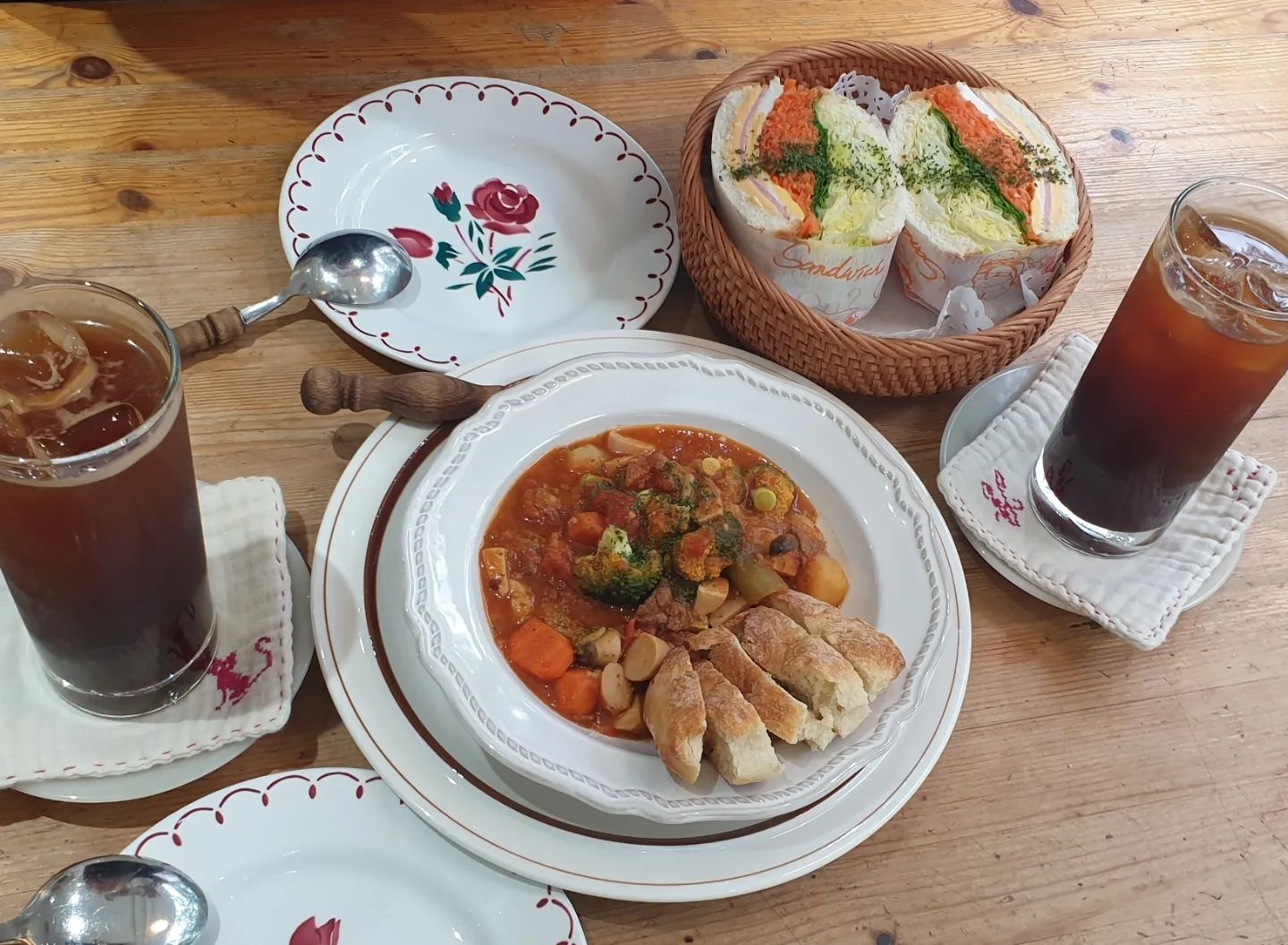 그녀와 브런치.
맛난거 많이 먹어줘서 땡큐♡

#그곳거기 #월성동브런치 #오전시간좋아