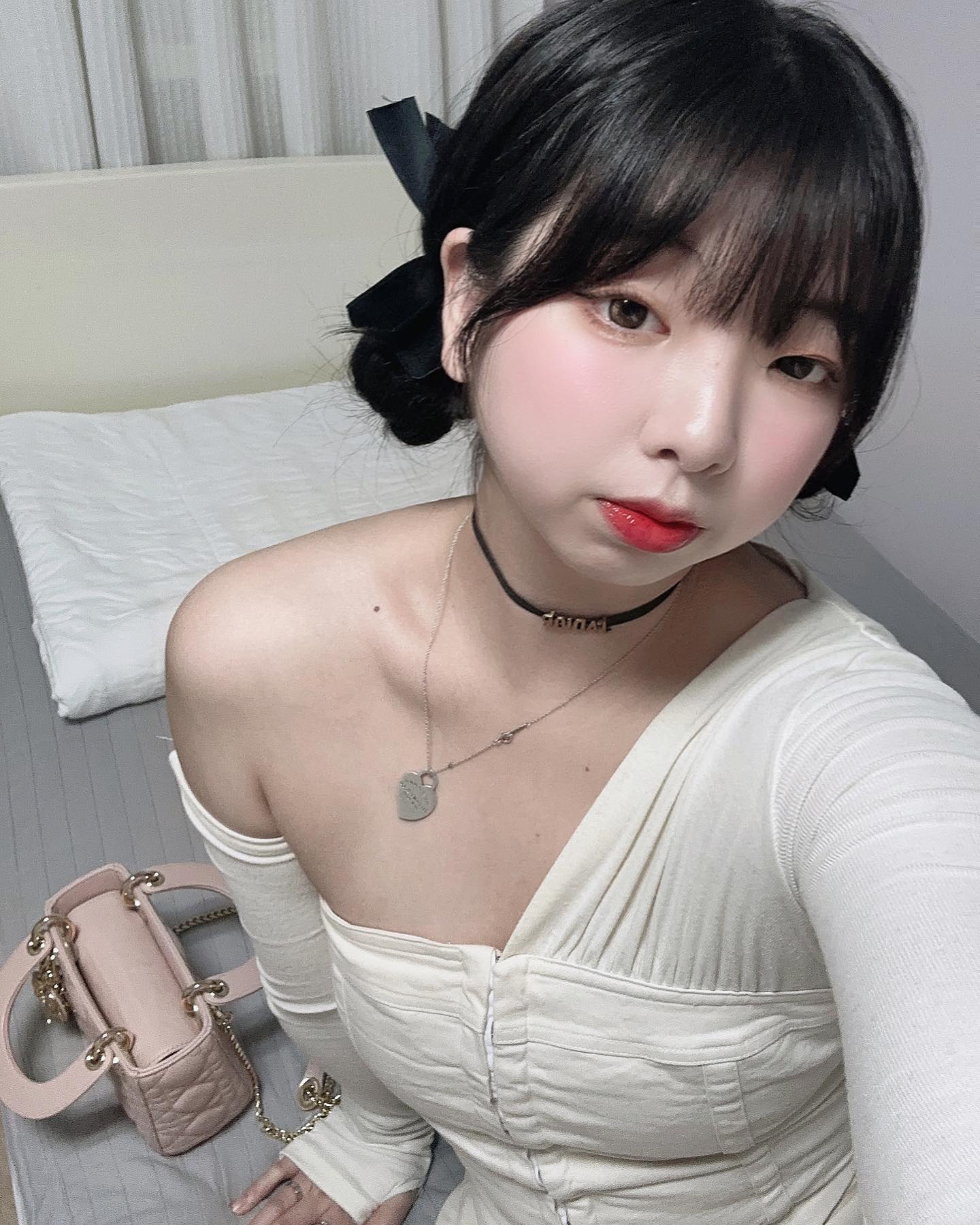 고양이 눈매가 되고싶어😽
notyourrose_official