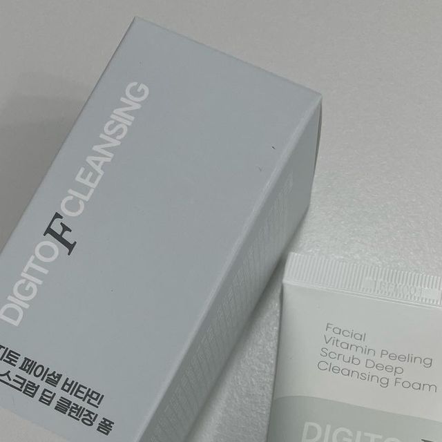 김다슬 on Instagram: "#광고 스크럽과 클렌징을 하나로 합친 폼클렌징 모든 좋은 원료에 집중 마케팅비용을 소비자 중심으로 가성비 있는 클렌징폼인 디지토 스크럽 클렌징폼이예요 :) 스크럽