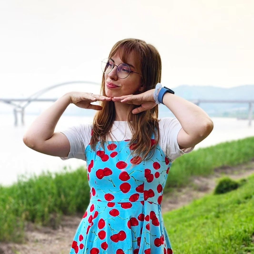 Wiosenny spacer nad rzeką Han. Jak podoba się Wam moja wiosenna stylóweczka? 🥰🍒
Ostatnia fotka... hehe. 👀

Fotka by thatkillspeople_ 

#koreapołudniowa #korea #hanriver #rzekahan #spacer #wiosennie #style #zmężem #guri #życiewkorei #나들이 #산책 #한강공원