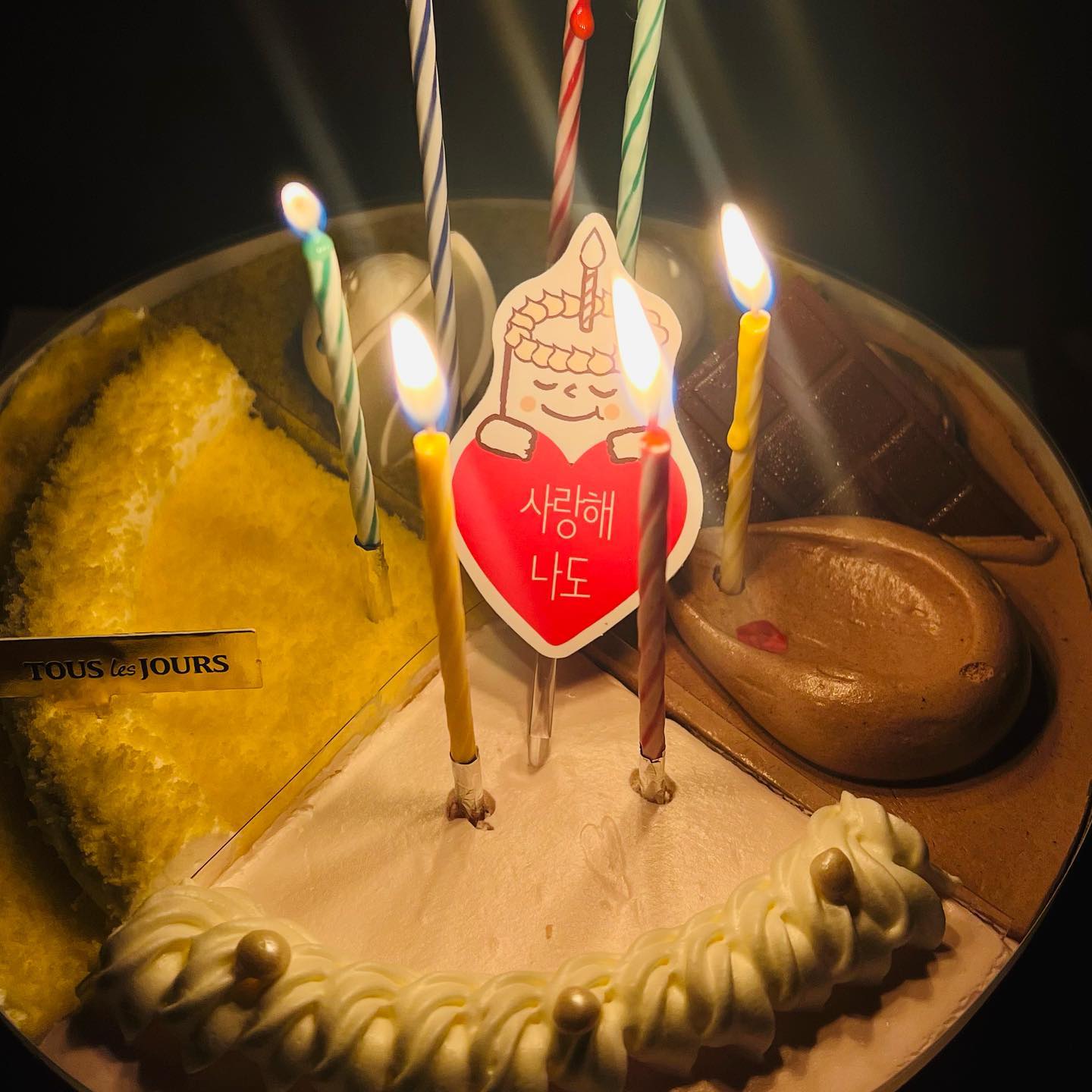 #20230601 #6월첫날 

25번째 저의 생일을 축하해주신 모든분들 진심으로 감사드립니다♥
지금보다 더 멋지게 살아서 보답하면서 살겠습니다!!
덕분에 누구보다 행복하게 생일 보냈습니다🥰

#생일 #벌써 #25살 #슴다섯 #스물다섯 #스물다섯번째생일 #세월이야속해 #0601 #6월1일 #생일축하 #감사합니다 #좋아요 #하트 #👍 #❤️ #행복한하루 #햅삐 #햅삐벌스데이 #더특별한날