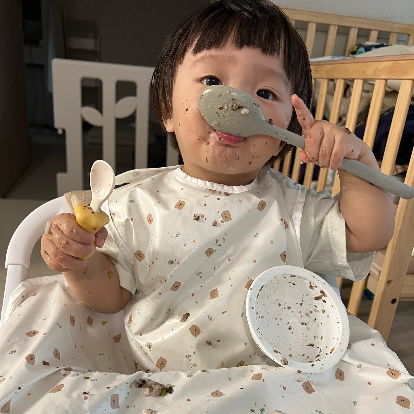 ♡̤̮

너…무 맛있게 먹는닷..😅
자기주도는… 가끔하자

#잘먹는다내새끼 #얼굴이다먹은거같지만
#자기주도식사 #애미는괜찮다 #아기먹방 #치우는게일 #짱죽이유식
