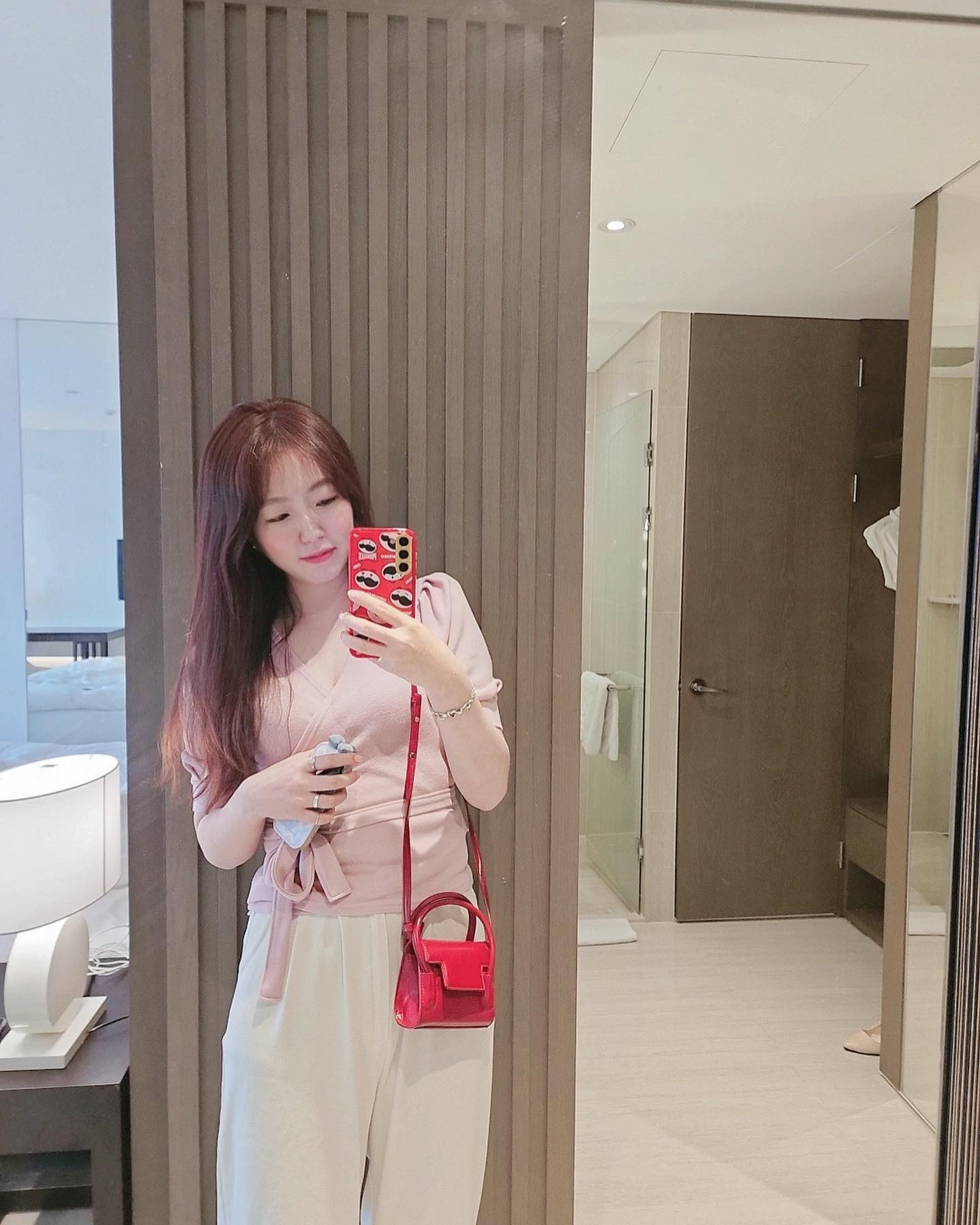 행복했따..💖
요즘 일개미가 되어 출퇴근하며 
정신없이 지내다 보니 인스타랑 더 멀어졌는데
쪼꼼씩 다시 소식 전할 생각😙

세히의 티엠아잉
버스타고 출퇴근하는데 첨엔 자리가 생겨도
다른사람들 앉으라고 못 앉았는뎁
요즈멘 자리가 생기면 앉기도 하는 스킬이 생김😛
나름 재미지고 힘든 사회생활중ㅋㅋㅋ