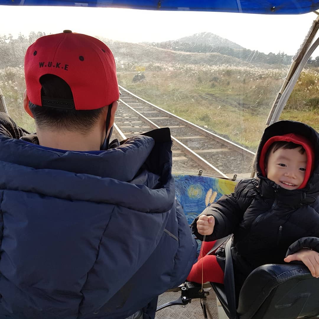 .
.
#제주레일바이크 자동으로 가서 참 좋은 !!!
막 내리막길도 있고 빠르고 재미지다 중간에 여유로운
소들 ㅋㅋㅋㅋㅋ 우리지나가야 하는데
소가 레일위를 그냥 지나가고 있어서 기다려줘야하는..
요상시러운곳 ㅋㅋㅋ
#제주여행 #제주도 #레일바이크 #짱잼