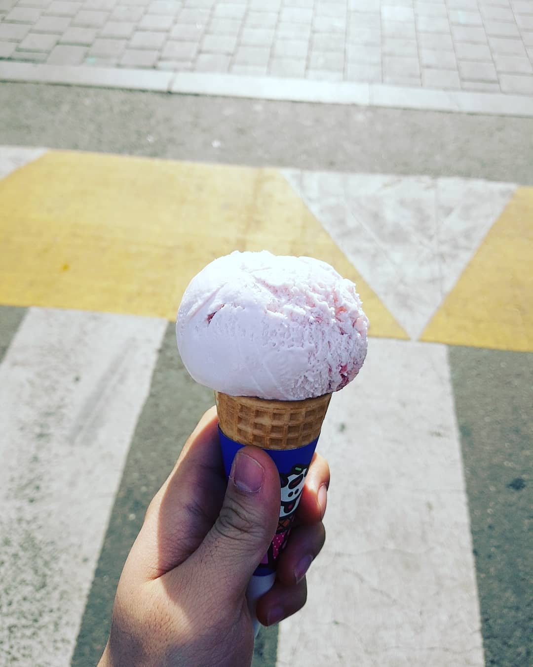 점심먹고 
베스킨라빈스써리원
.
.
.
#부천 #부천역 #부천대 #점심 #먹고 #후식 #베라 #스트로베리