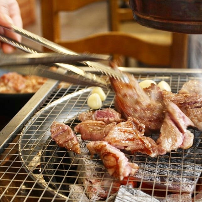 ♡
청라 삼겹살 맛집 #나뭇꾼이야기
숯불직화로 불향 가득하고 육즙까지 좔좔 흐르는 맛있는 고기 완전 맛있어!

후식으로  시그니처 메뉴 된장술밥!
안먹으면 후회! #JMT 배불러도 술술 들가요
.
.
cheongna_namukkun
#청라고기집 #청라삼겹살맛집 #청라회식 #청라호수공원맛집 #인천청라맛집  #청라나무꾼이야기 #명품삼겹살 #ad