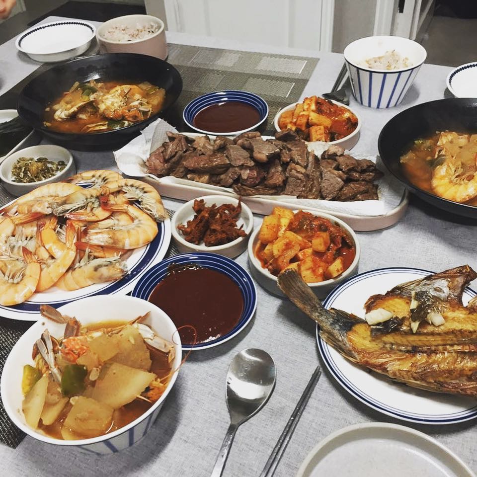 엄마 환갑 생일상 :) 집밥이 최고 
나름 성공 🤗💕 #생일상 #꽃게탕 #굴전#굴국밥#소고기구이 #생일추카