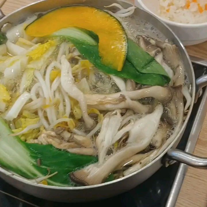 #맛점
.
.
.
#신부동맛집 #천안맛집 #1인샤브샤브 #셰프향 #샤브샤브
#샤브샤브맛집 #숙주나물에 #고기얹어서 #냠냠 #완전꿀맛
#깔끔해서좋다 #또가야지 #맛스타그램 #먹방스타그램