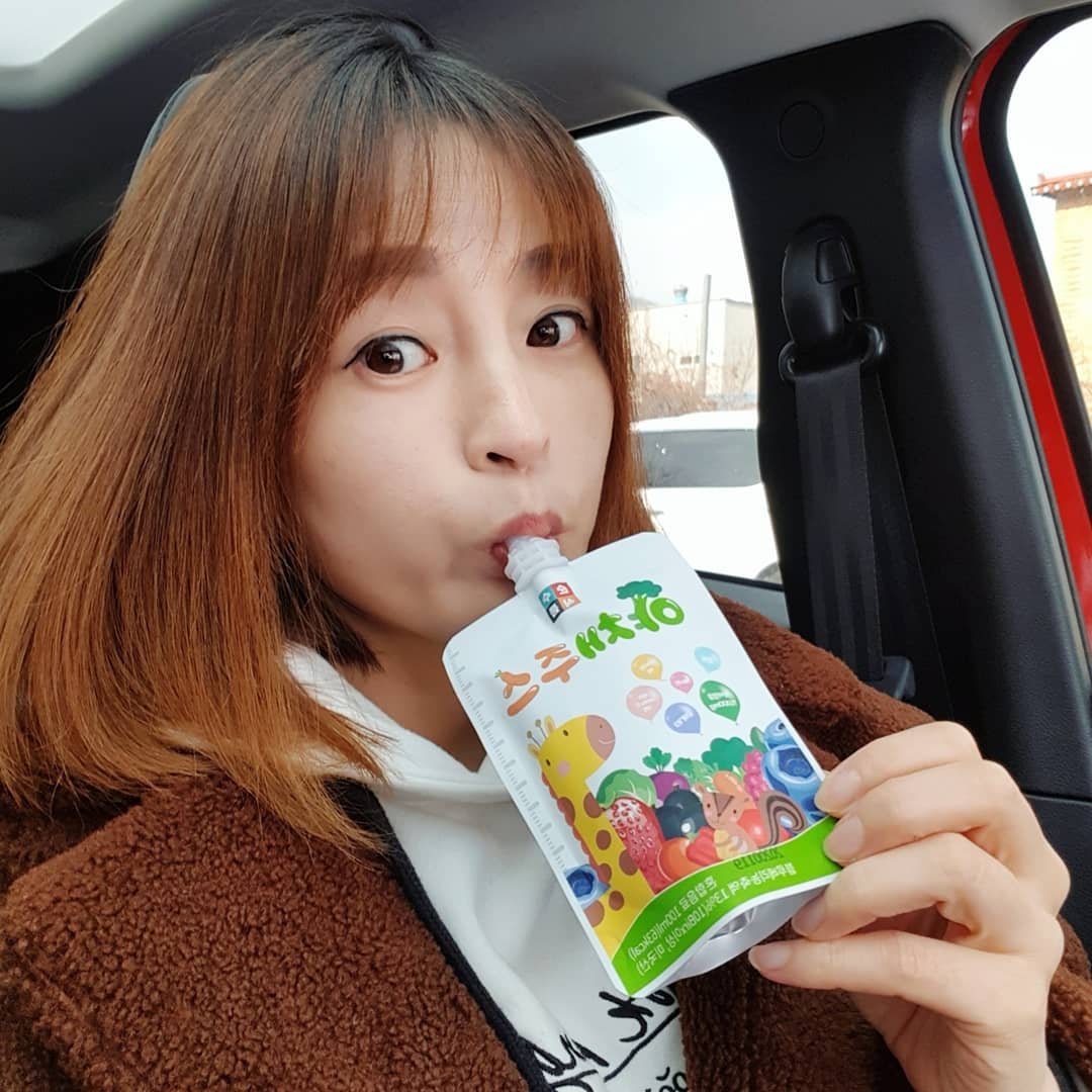 ♡
몸에좋은 영양소만담은 순수식품  야채주스
식약처 어린이기호식품 인증으로 어린아이부터 성인 임산부까지 안전한 섭취가능해요

식이섬유 비타민9종 칼슘 등  평소  야채로 챙기기힘든 영양소들 가득~
인위적인 단맛대신 블루베리농축액으로 더건강하게 언제 어디서나 간편하게 챙길수있어요
.
.
soonsoofood 
#순수식품 #야채수 #야채주스 #야채즙 #과일야채주스 #야채해독주스 #아기주스 #어린이음료 #식이섬유 #변비에좋은음식 #유아변비 #아기변비 #식이섬유주스 #임산부간식