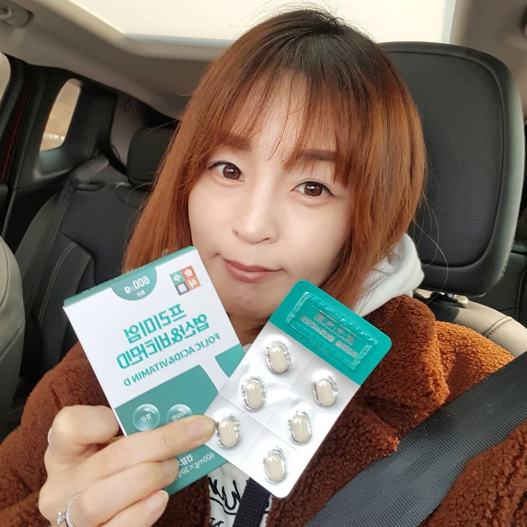 ♡
임산부 필수 엽산&비타민D!
임신준비기간부터 쭈욱~~
순수식품 엽산&비타민D 챙기고있어요 
레몬유래 엽산600mg 하루1정으로 임산부 권장섭취량! 
건조효모 유래 비타민D 200IU 까지

한알씩 낱개포장이라 위생적이고 휴대도 간편하며 목넘김도 편안해요!
.
.
soonsoofood 
#순수식품 #엽산비타민 #엽산 #비타민D #임산부엽산제 #엽산제 #엽산제추천 #엽산추천 #영양제 #철분 #필수템 #임신준비 #임산부추천 #건강 #건강스타그램 #건강정보 #임신축하선물