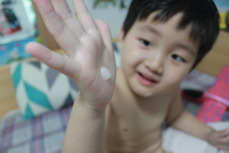 땀차는 여름! 촉촉산뜻 아기수딩젤이 딱좋아