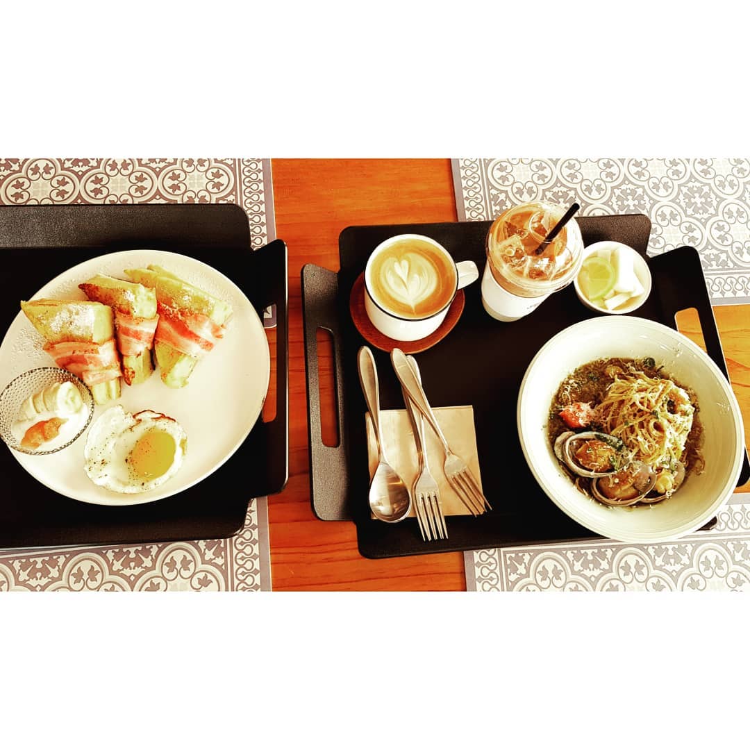 내가여왕 on Instagram: “#부산분위기좋은카페 #부산카페추천#해운대카페#기장카페#리버사이드#리버사이드펜션#카페에 잔디가 넓어 야외에서 맛있는 식사하기도 좋다#카페앞  바다에서 놀기도 좋아 가족여행와서 펜션에 묵으면서 놀아도 너무 좋겠다#부산에 이런곳이 있었네..나들이하기 넘…”