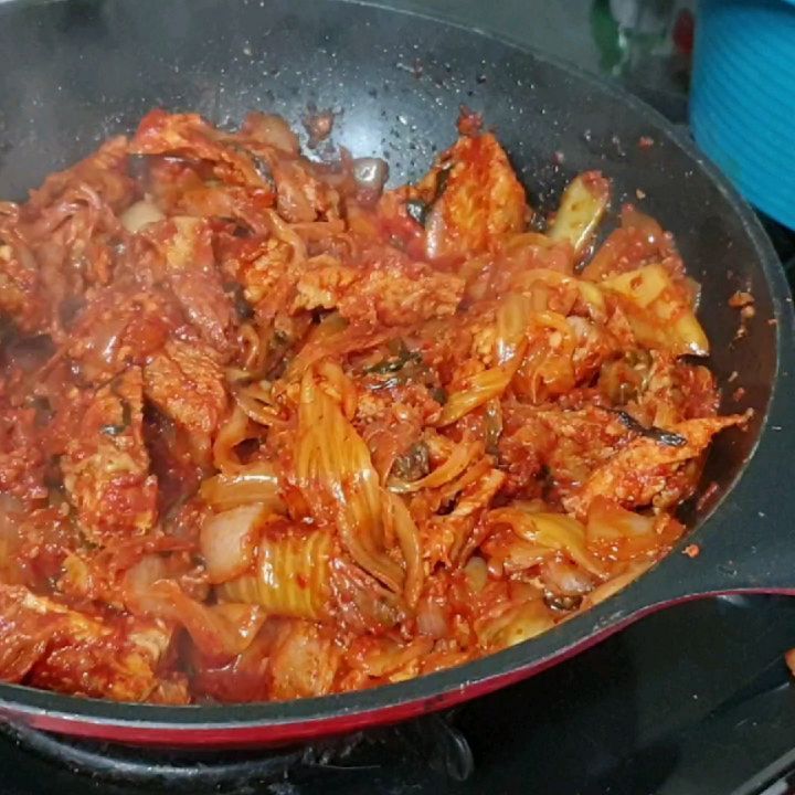 집에 남은 수육으로 #돼지김치찜 만들어먹기!

돼지김치찜 양념 레시피
> 멸치액젓 2스푼, 고추가루 2스푼, 양파 잘게, 간마늘 1스푼

푹 끓이면 끓일수록 맛있는 돼지김치찜!!
밥 한그릇 뚝딱
밥도둑

#먹스타그램 #간단요리