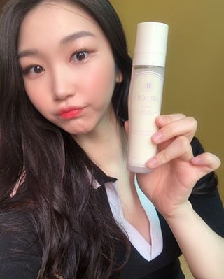 ᴋᴀɴɢ ʏᴇᴏᴊᴇᴏɴɢ on Instagram: “써봤던 바디미스트중에 지속력 길고 향이 딱 원하던 비누향 ... ㅠㅠ  향수대신 엄청 많이 뿌릴듯 👍👍 [로즈데이 특가이벤트] 🌹 5/14 단 하루 🌹 장미향 벨벳바디미스트 990원!  990원이라니ㅠㅠㅠ 로즈데이에 나한테 선물해야지,,,,…”