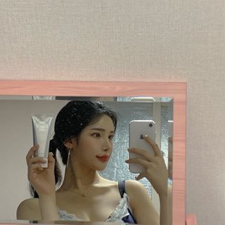 @_seyom_e on Instagram: “내가 너무 죠아하는 아르투아ㅜㅜ 겨울내내 바디로션 넘 잘쓰고 다녔는데 톤업크림 출시해소 바로 겟 ㅎ3ㅎ 진짜 로션제형에 들뜸 없음  시중 톤업크림 참 많은데 많이 써본 나로썬 아르투아 진.심.강.츄 🥰 . . . . #천사연구소 #아르투아…”