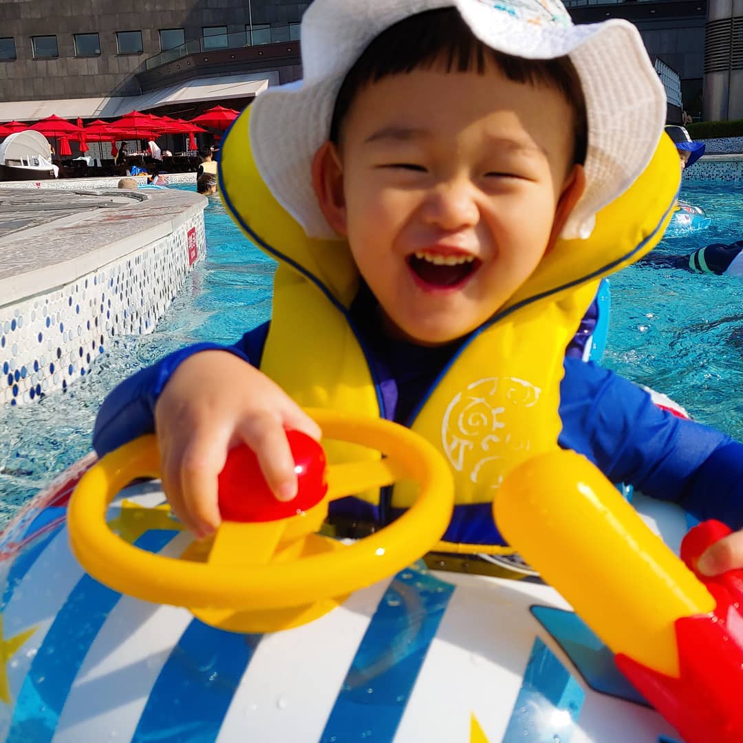 하얗게불태웠다ㅎㅎ
.
.
#파라다이스도고 #도고온천 #워터파크
#여름 #물놀이 #재밌었당 #가족스타그램👪