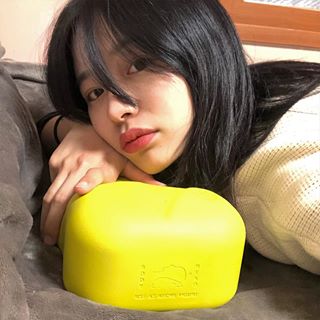 🇰🇷 chacha on Instagram: “요즘 내 잠 친구 꼬북베개! 이걸로 바꾸고나서 꿀잠잔다💤 #베개추천 #기능성베개 #꿀잠베개 #베개 #꼬북베개 #데일리굳즈 #자세교정”