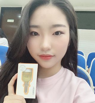 ㅆᴀʏ on Instagram: “로하셀 비타 드롭샷 앰플⭐️ 제가 접했던 기름진 앰플들과는 달리 산뜻하고 상큼한 앰플이었습니다~ 특히 레몬향이 너무 좋았던 제품ㅠㅠ! 미백성분과 주름개선 성분으로 스킨케어의 기본 역할을 톡톡히 했습니다:) 특히 저같은 민감성 피부들이 피해야하는…”