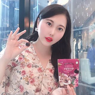 ๑•̆૩•̆๑ on Instagram: “#어디서많이본포즈 ㅋ ㅋ ㅋ . #디저트 엄청 좋아하는데 포도젤리 포함 . 당뇨나 비만 올것 같은 느낌 뚱뚱보 그만 . . 천연감미료 비정제 #코코넛설탕 으로 만들어 .  GI 지수로 남녀노소 먹을 수 있는 아츄구미젤리 . 고구마보다 칼로리가 낮으니…”