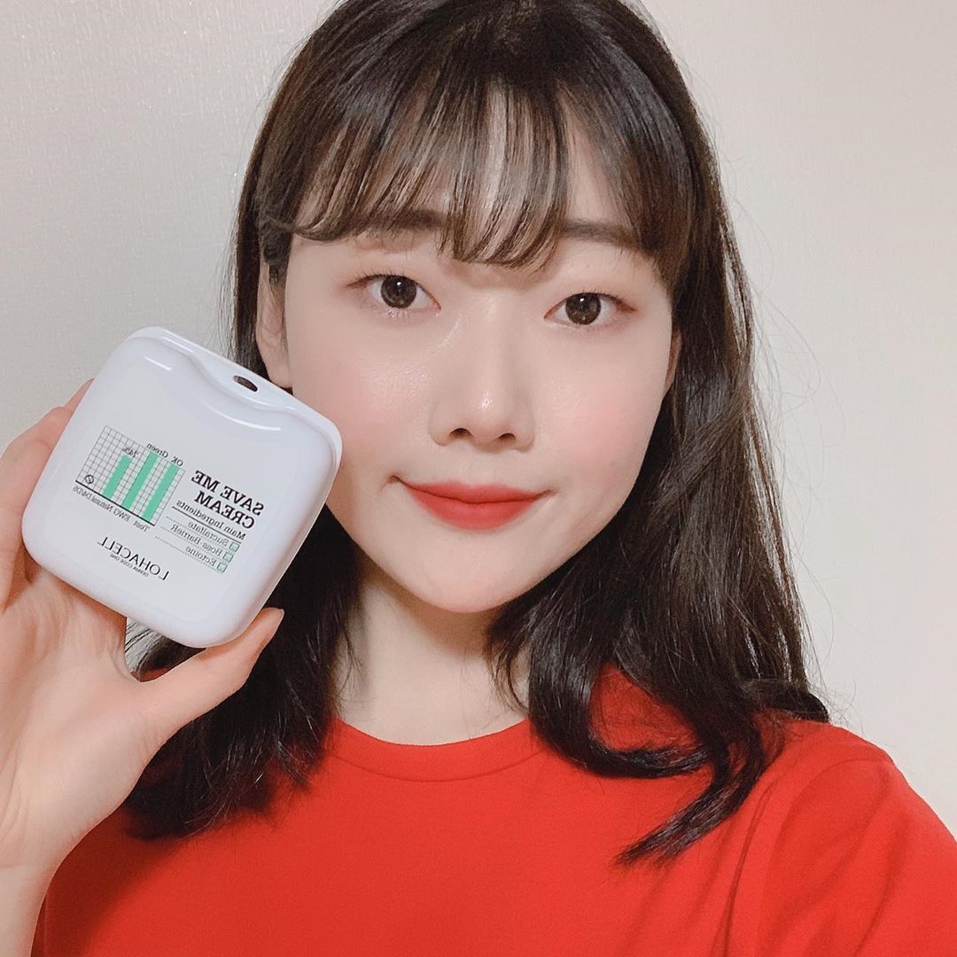 시면쥬 on Instagram: “🎈 로하셀 세이브 미 크림 요즘처럼 미세먼지 만땅일때 이거 발라주면 미세먼지가 피부에 흡착되는걸 막아 피부가 좋아진다구욧! 그리구 블루라이트를 차단해주는 루테인도 함유 되있어서 굿굿👍🏻 거기다 피부 개선을 도와주는 수크랄페이트(엑토인, 아쿠라포린,…”