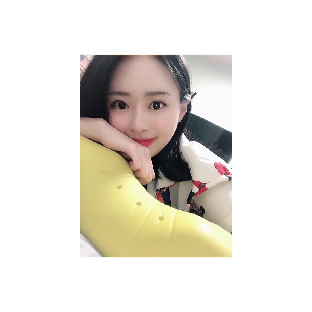 숨인이 on Instagram: “이제 베개로 거북목 교정해야지🌛
.
.
#베개추천 #기능성베개 #꿀잠베개 #베개 #꼬북베개 #데일리굳즈 #자세교정”