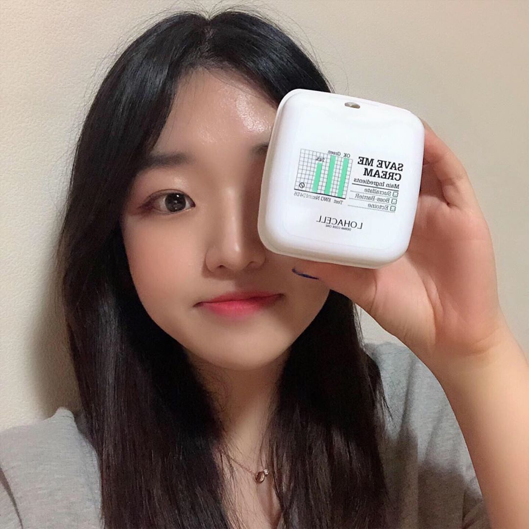 ო ʏᴜɴ _ ɢʏᴜ ო on Instagram: “미세먼지 세정력이 있어서 요즘 같은날 쓰기 딱좋다😆 핸드폰이나 TV에서 나오는 블루라이트마저 차단해줘서 피부방어에 최고💕무엇보다 끈적이지 않고 촉촉해서 좋다👍👍 . .  #로하셀 #로하셀세이브미 #로하셀세이브미크림 #로하셀크림 #미세먼지차단…”