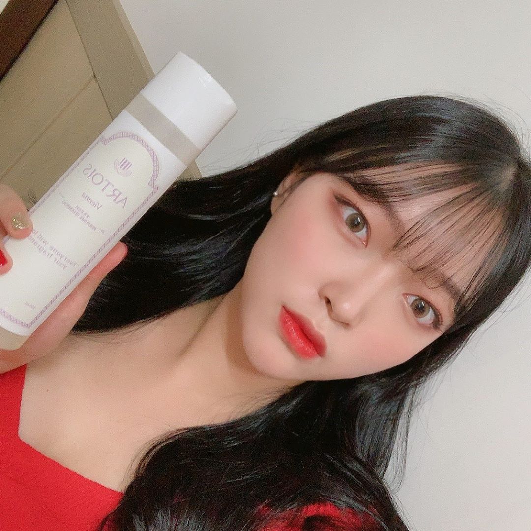 강민지 on Instagram: “아르투아 샴푸 트리트먼트 쓸 때도 향 좋다고 생각했는데 이것도 역시ㅜ젛당 부담스럽지 않은 파우더 향이라 맨날 머리 냄새 맡는 중임 킁킁🌥 . #천사연구소 #아르투아 #아르투아샴푸 #향기좋은샴푸 #퍼퓸샴푸 #올데이샴푸 #향수샴푸 #artois…”