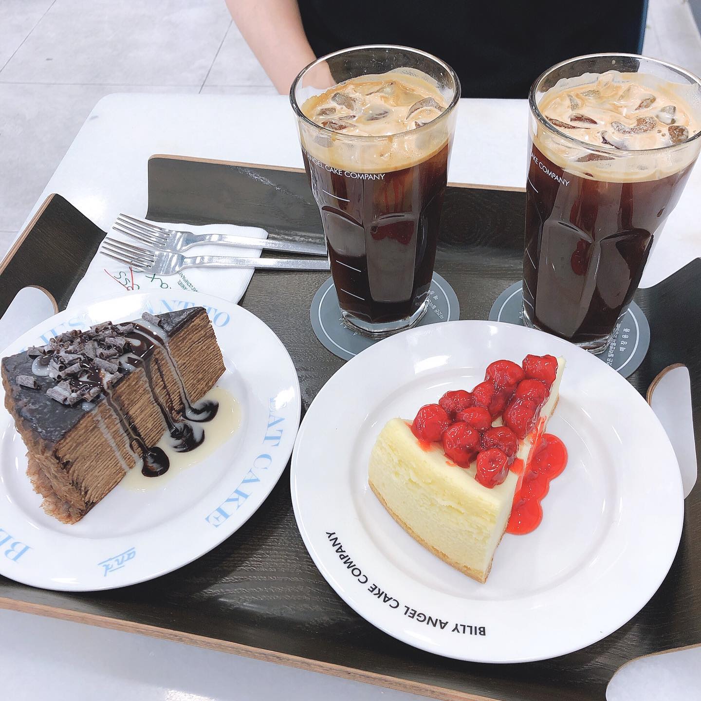 🍰🧁🎂
1인 1케잌
#다안먹으니까_놀라는_재국