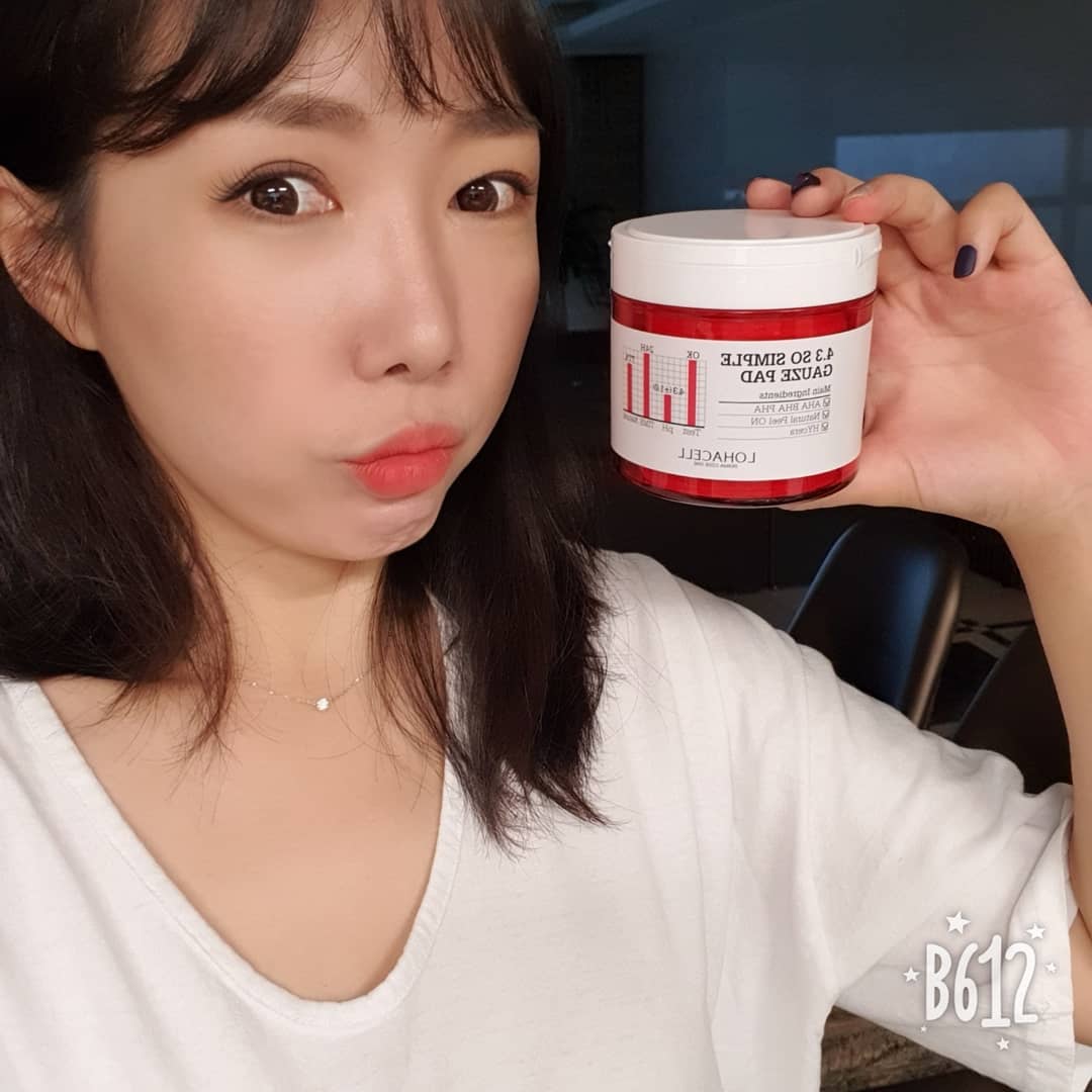 TOFU(두부) 18.10.04 공쥬👸 on Instagram: “쌍욕패드 4.3 쏘 심플 거즈 패드
🤟 쌍욕은 나오지 않고 그저 칭찬만 ❤
이거 쓰고...피부 맨들맨들 🥰 조으다 조으다”