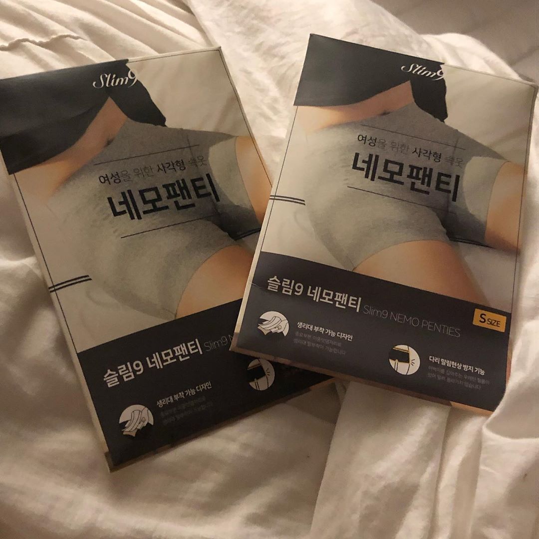 신아현(선유) on Instagram: “요즘 sns에서 난리난
여성을 위한 잇템 착용해봤어요
바지랑 입어도 티 안나고
넘 편해서 만족해요:)
#여성속옷 #여자속옷 #언더웨어 #편한속옷 #여성드로즈 #여성사각팬티 #여자사각팬티 #여자드로즈 #슬림9 #네모팬티”