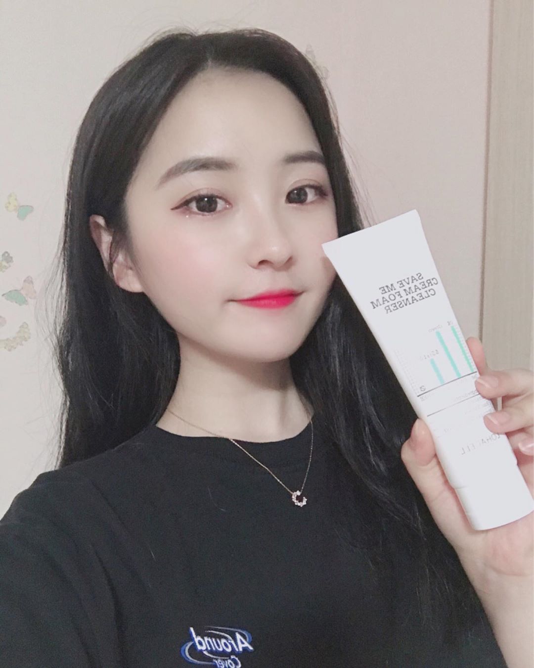 소연 on Instagram: “쫀득하고 순한 로하셀 폼클렌저❣️ 약산성이라 민감한 피부에 자극을 주지않고 씻겨내줘서 세수하고나면 아프거나 땡기지않고 개운하당😆 . . . @loha_c  #로하셀 #lohacell #로하셀세이브미크림폼클렌저 #세이브미크림폼클렌저 #세이브미폼클렌저…”