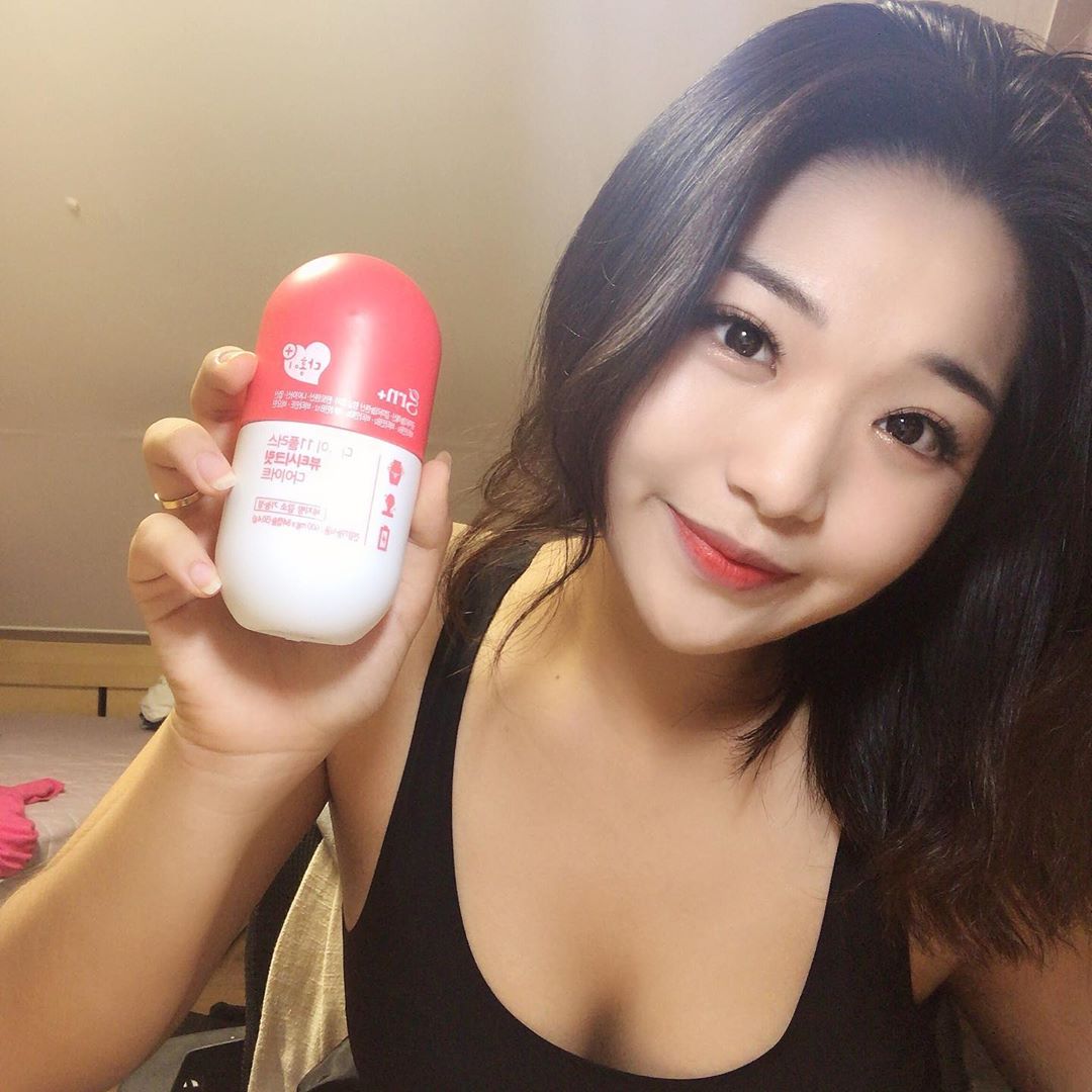 가영 on Instagram: “지알엔 다홍이❣️ . .  다홍이 11플러스에는 과체중 성인의 체지방 감소에 도움을 줘요 . 다홍이의 효과는 체중감소, 체지방률 감소, 체질량 지수 감소, 허리둘레 감소, 기초대사랑 증가, SAD 감소 등 여성들에게 정말 좋은 제품이예요 . . 1일…”
