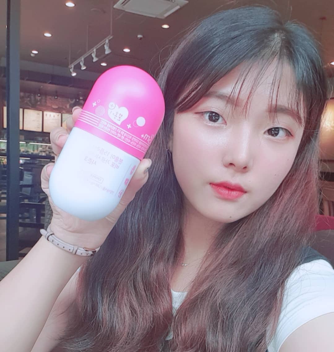 이란경 on Instagram: “🥰시즌1 -> 시즌3 : 알약의색, 고약한 맛 개선을 개선! . #분홍이 : #탄수화물 #지방 으로 되는 것을 억제 #초록이 : #체지방감소 #항산화 #혈중콜레스테롤개선 도움이 되는 제품입니당! :) 부작용이 있는 사람도 있어서 걱정했는데 아직까지는…”