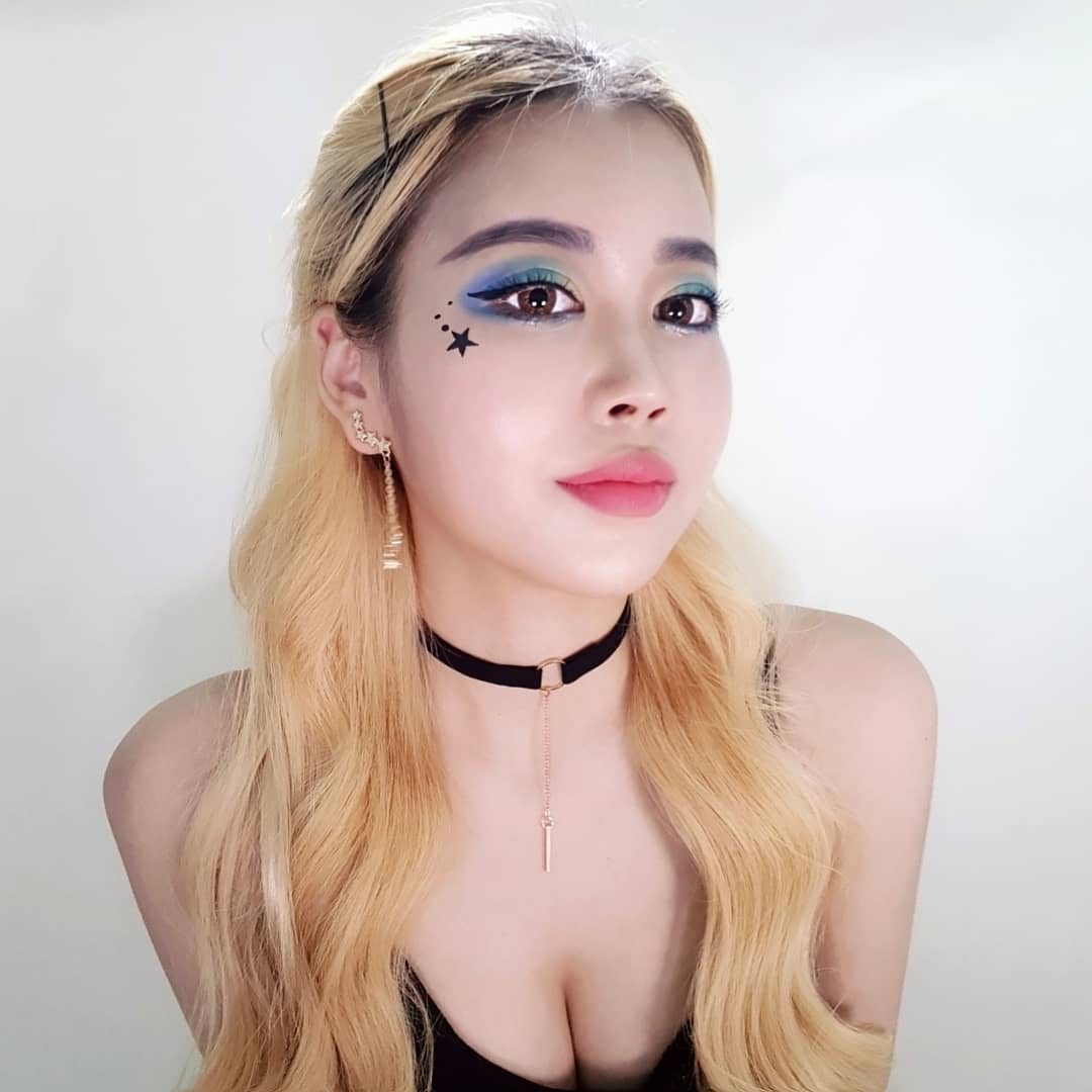 Hi♡
파란 눈두덩이는 처음이니 찡긋😉