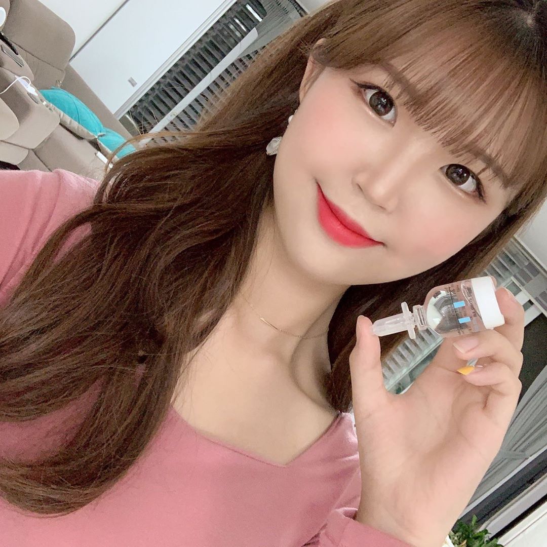 유란 on Instagram: “💧로하셀 하이 드롭샷 앰플엔 97%의 히알마이드와 피부 진정 보습에 도움이 되는 병풀추출물과 마데카소사이드가 함유되어 있어요!💧 - 💧미백, 주름개선 기능도 포함되어 있으며, 하이 드롭샷 앰플은 전 성분 그린등급으로 안전하게 사용 할 수 있어용💧 -…”