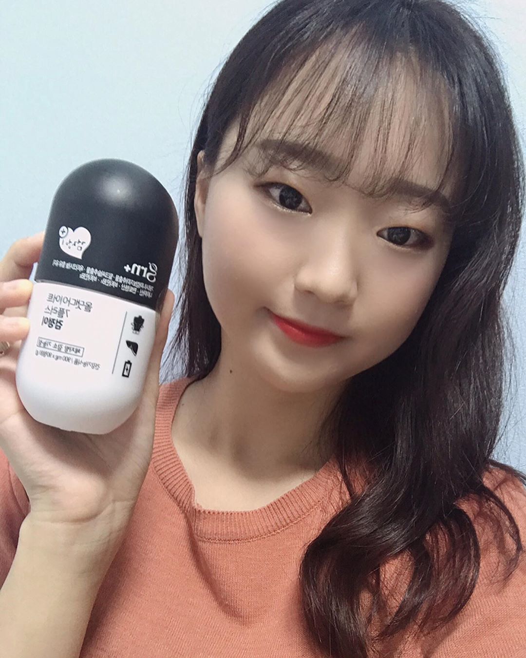 소민경 on Instagram: “모두모두 즐추🥳 . . . . GRN검정이로 우리 아빠 뱃살 없애기👍 술은 간에 해로우니깐 검정이로 아부지 건강은 더하고 뱃살은 빼고😎 우리 아빵한테 좋은거 나눠줘서 갬쟈해용🖤🖤 #GRN #GRN검정이 #검정이 #지알엔 #지알엔검정이 #지알엔다이어트…”