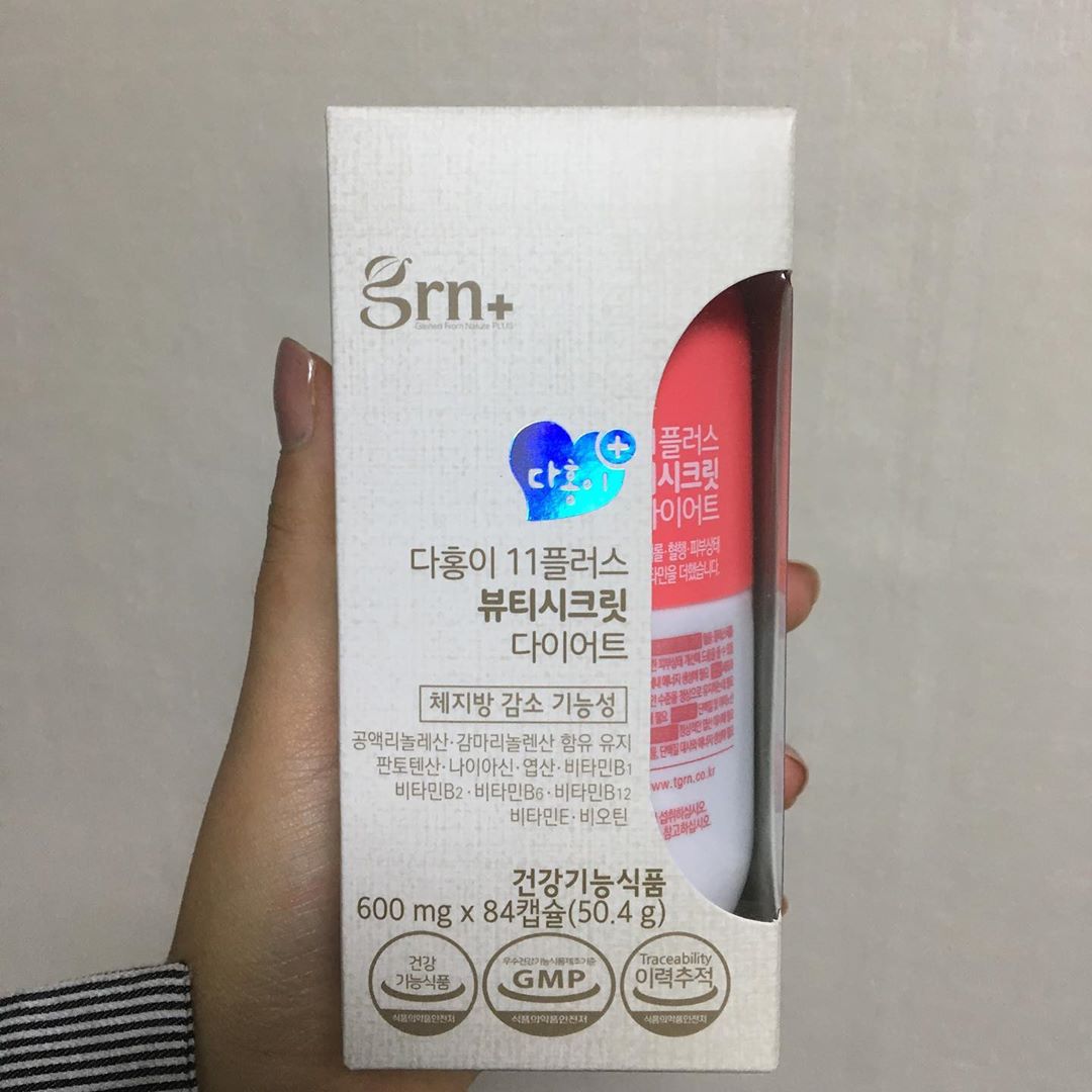 야니 on Instagram: “GRN 다홍이를 먹어보았다!! 다이어트에도 좋고 한달에 한번 고통에도 좋다고 해서 더욱 좋았다. 대신 나에게는 알이 좀 컸는지 한번엔 못 먹겠더라 ㅠ 하루 6알 섭취가 힘들지만 계속 먹다보니까 잘 챙겨먹게 되었고 체지방도 고민이었는데 이게 딱…”