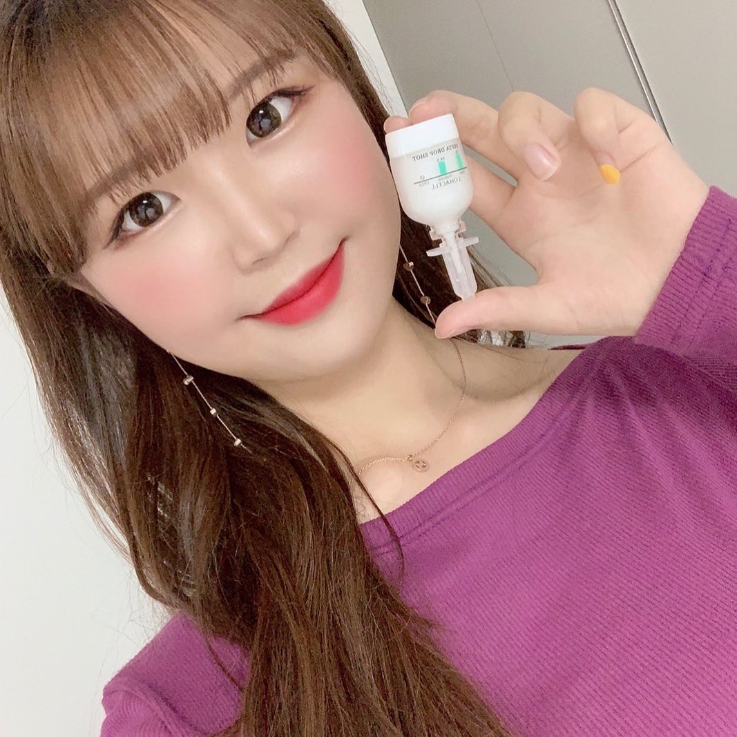 유란 on Instagram: “💧피부 탄력과 피부진정, 피부 당김 현상을 완화시키는데 도움을 주는 로하셀 펩타 드롭샷 앰플(˘⌣˘*)
-
미백과 주름개선 2증 기능성도 포함되어 있어요! 전 성분 EWG 그린등급으로 안전하게 사용 할 수 있답니당💧”