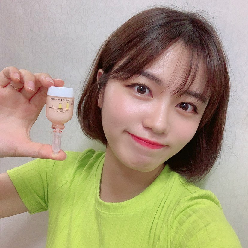 백혜진 on Instagram: “#로하셀톤업드롭샷앰플 🍑불투명한 앰플은 처음 봐서 더 신기했는데 제형은 촉촉한 로션 느낌?! 조금 뻑뻑하게 생겼는데 마냥 촉촉하다 피부 미백에 도움을 주는 글루타잔과 피부 정화에 도움을 주는 각종 성분들이 피부를 환하게 가꿔줌(•̀ᴗ•́)و - -…”