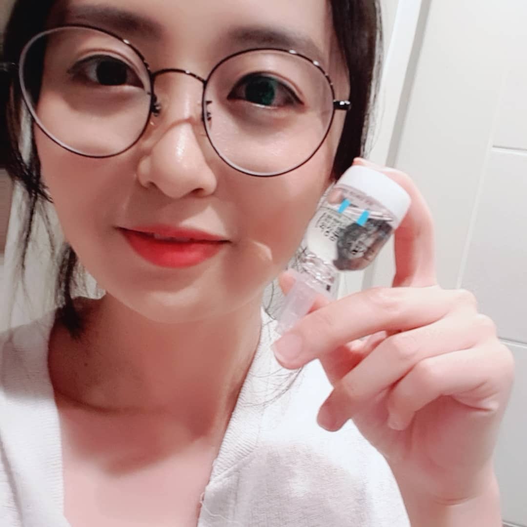 @odtion88 on Instagram: “⠀ ⠀ 💧 인생 물광앰플 요깄네요💧 ⠀ 요즘 같은 환절기엔 유수분 밸런스 맞는 스킨케어 제품 너무 필요하잖아용 기존엔AHC 수분앰플이랑 독일 발레아 사용중이었는데 AHC는 너무 가볍고 발레아는 남자스킨향이 받치고😭 - 👉 향이 거의없어 자극없었어요…”