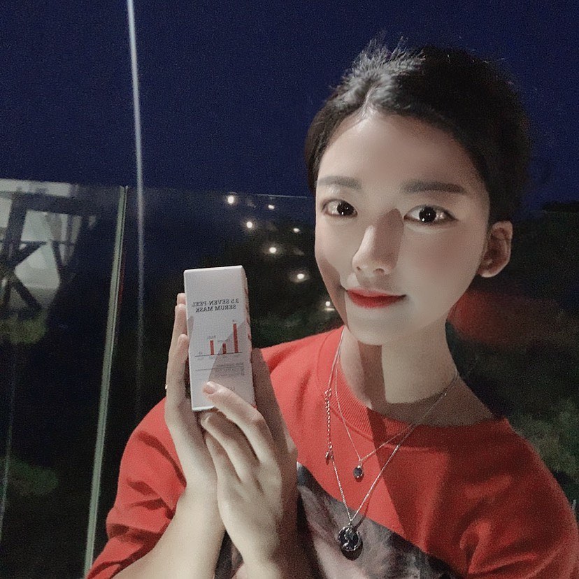 ᴴᴱᴱᴶᴵᴺ on Instagram: “(‼️쌩얼주의‼️) 로하셀 쌍욕세럼 각질 제거 세럼으로 블랙헤드, 화이트헤드, 각질 등을 감소시켜 피부결을 개선시켜줄 수 있는 제품으로 피부에 자극을 줄 수 있는 유해성분을 배제하여 피부 저자극 테스트를 완료한 홈 필링템 💄 따꼼따꼼 한데 세안 후에…”